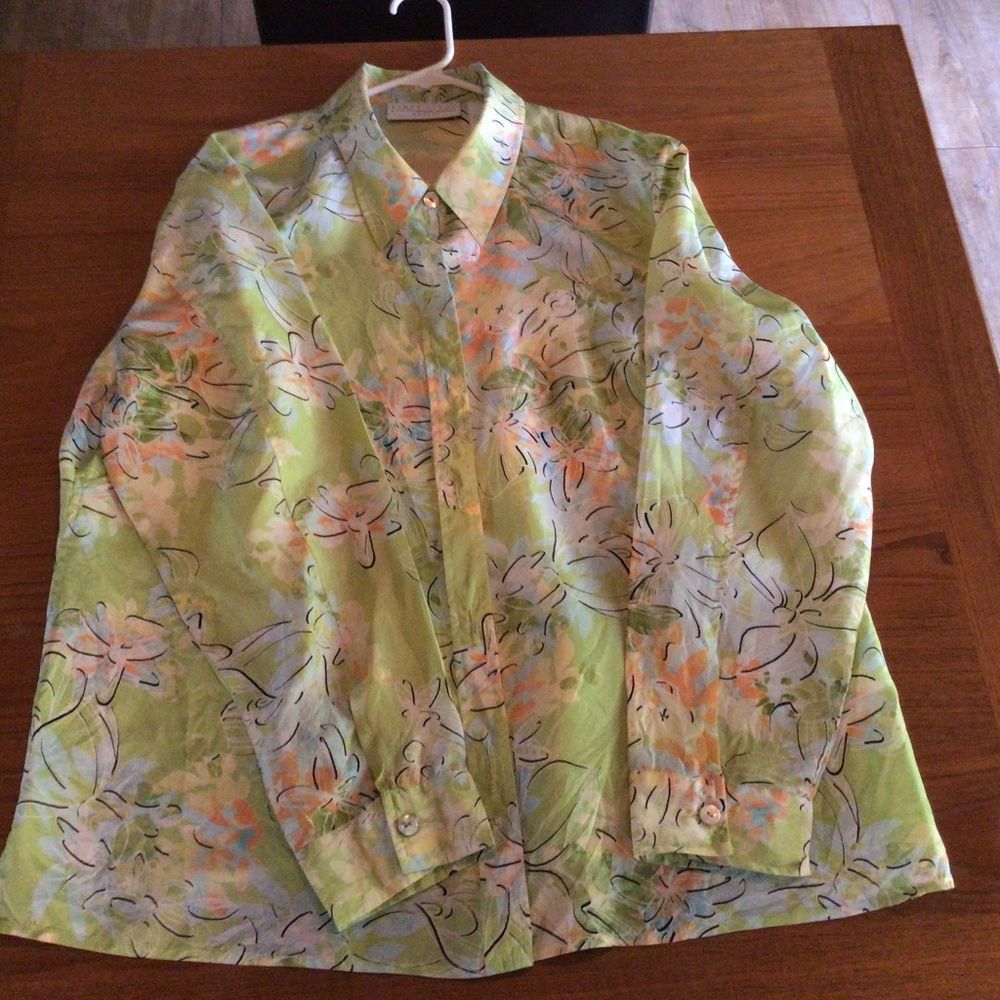 Liz Clairborne Silk Long sleeved floral light green blouse, woman sz 2 (xl, xxl)